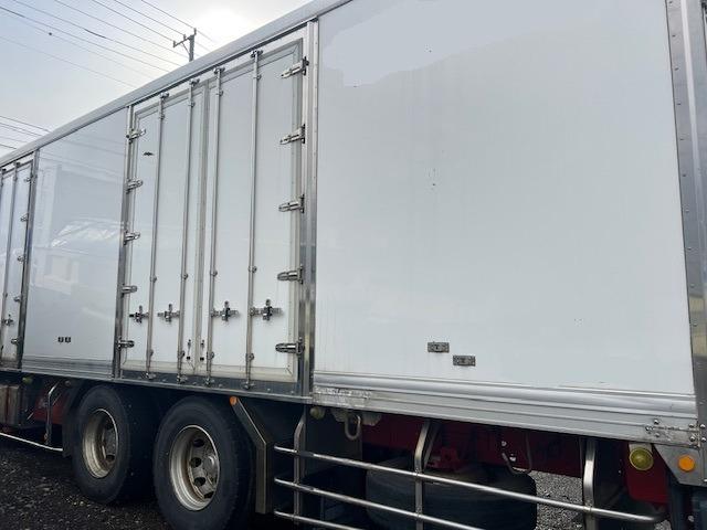 クオン 増t冷蔵冷凍車 エアサス LKG―CD5ZA ハイルーフ エスコット バックモニター ETC 走行不明 パワーステアリング パワーウィンドウ エアコン(9枚目)