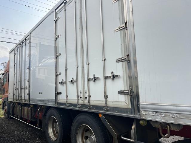 クオン 増t冷蔵冷凍車 エアサス LKG―CD5ZA ハイルーフ エスコット バックモニター ETC 走行不明 パワーステアリング パワーウィンドウ エアコン(10枚目)