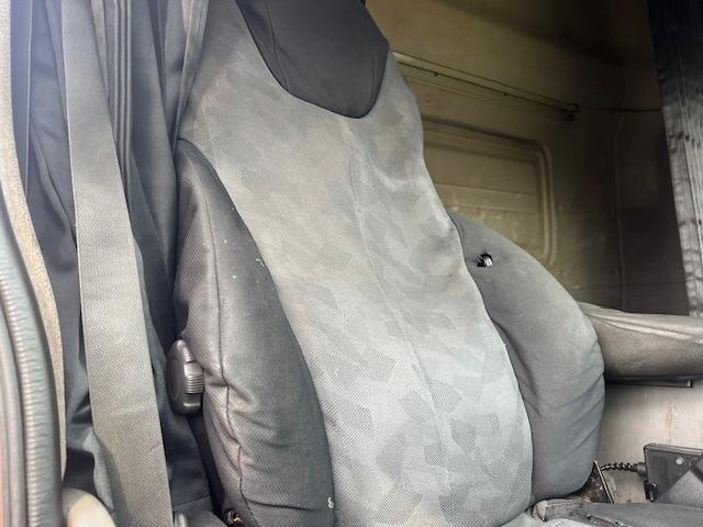 クオン 増t冷蔵冷凍車 エアサス LKG―CD5ZA ハイルーフ エスコット バックモニター ETC 走行不明 パワーステアリング パワーウィンドウ エアコン(41枚目)