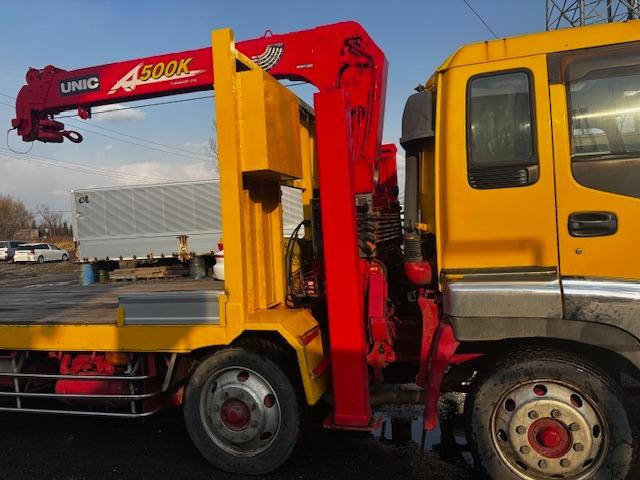 ギガ 　セルフ　ラジコン　重機運搬車　４段クレーンフックイン　ユニックＵＲＡ５０４Ｈ　エンジン６ＷＡ１　ウインチ付　ＫＣ－ＣＹＨ５０Ｗ２　６９５６５５ｋｍ　検Ｒ７年１２月　エアコン　Ｆ７　４軸低床（4枚目）