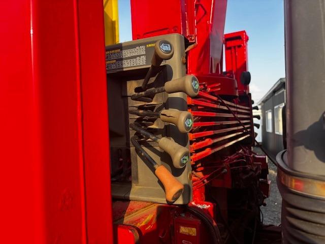 ギガ 　セルフ　ラジコン　重機運搬車　４段クレーンフックイン　ユニックＵＲＡ５０４Ｈ　エンジン６ＷＡ１　ウインチ付　ＫＣ－ＣＹＨ５０Ｗ２　６９５６５５ｋｍ　検Ｒ７年１２月　エアコン　Ｆ７　４軸低床（8枚目）