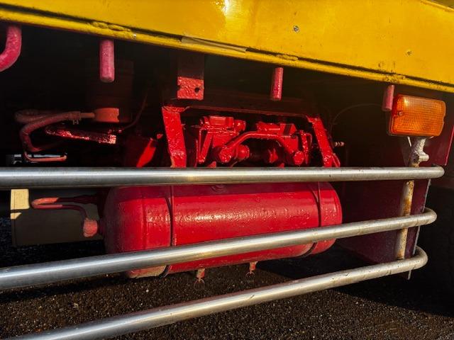 ギガ 　セルフ　ラジコン　重機運搬車　４段クレーンフックイン　ユニックＵＲＡ５０４Ｈ　エンジン６ＷＡ１　ウインチ付　ＫＣ－ＣＹＨ５０Ｗ２　６９５６５５ｋｍ　検Ｒ７年１２月　エアコン　Ｆ７　４軸低床（10枚目）