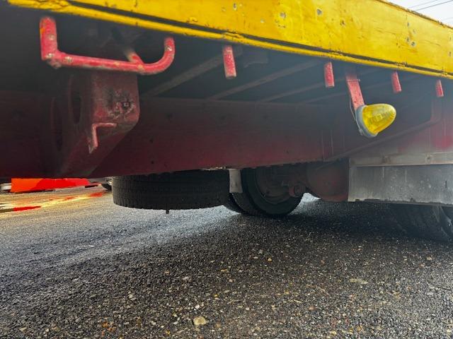 ギガ 　セルフ　ラジコン　重機運搬車　４段クレーンフックイン　ユニックＵＲＡ５０４Ｈ　エンジン６ＷＡ１　ウインチ付　ＫＣ－ＣＹＨ５０Ｗ２　６９５６５５ｋｍ　検Ｒ７年１２月　エアコン　Ｆ７　４軸低床（13枚目）