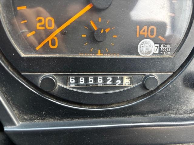 ギガ 　セルフ　ラジコン　重機運搬車　４段クレーンフックイン　ユニックＵＲＡ５０４Ｈ　エンジン６ＷＡ１　ウインチ付　ＫＣ－ＣＹＨ５０Ｗ２　６９５６５５ｋｍ　検Ｒ７年１２月　エアコン　Ｆ７　４軸低床（29枚目）