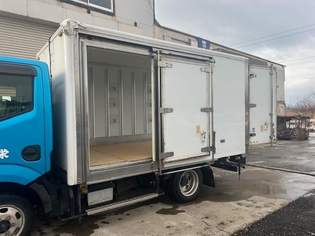 アトラストラック 　保冷バン　切替４ＷＤ　床キーストン　左サイドドア付　箱内寸　長３２００幅１６４０高１６００　Ｆ５　ＡＣ　キーレス　バックモニター　ドラレコ　ＳＤＧ－ＳＺ５Ｆ２４　１４３００５ｋｍ（19枚目）