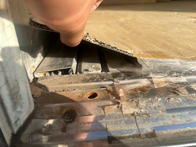 アトラストラック 　保冷バン　切替４ＷＤ　床キーストン　左サイドドア付　箱内寸　長３２００幅１６４０高１６００　Ｆ５　ＡＣ　キーレス　バックモニター　ドラレコ　ＳＤＧ－ＳＺ５Ｆ２４　１４３００５ｋｍ（44枚目）