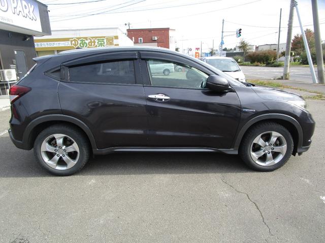 ヴェゼル ハイブリッドＸ・Ｌパッケージ　４ＷＤ　純正メモリーナビ地デジ　３段切替バックカメラ　ブルートゥース電話音楽　ＤＶＤ再生　ＳＤ録音再生　ステアスイッチ　衝突被害軽減ブレーキ　クルーズコントロール　スマートキー＆プッシュスタート（4枚目）