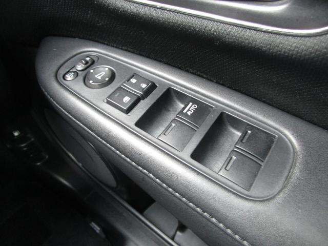 ヴェゼル ハイブリッドＸ・Ｌパッケージ　４ＷＤ　純正メモリーナビ地デジ　３段切替バックカメラ　ブルートゥース電話音楽　ＤＶＤ再生　ＳＤ録音再生　ステアスイッチ　衝突被害軽減ブレーキ　クルーズコントロール　スマートキー＆プッシュスタート（26枚目）