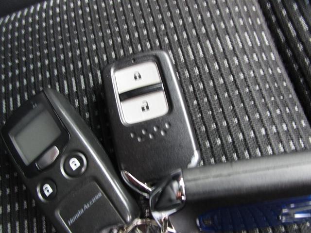 ヴェゼル ハイブリッドＸ・Ｌパッケージ　４ＷＤ　純正メモリーナビ地デジ　３段切替バックカメラ　ブルートゥース電話音楽　ＤＶＤ再生　ＳＤ録音再生　ステアスイッチ　衝突被害軽減ブレーキ　クルーズコントロール　スマートキー＆プッシュスタート（32枚目）