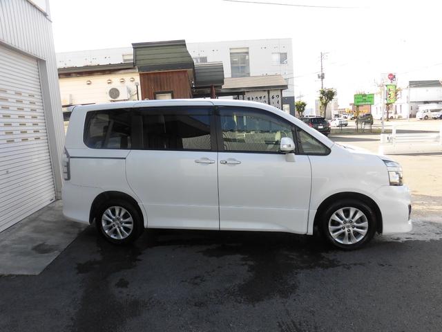 ヴォクシー ＺＳ　ワンオーナー　寒冷地仕様車　リヤヒーター　ワイパーデアイサー　両側パワースライドドア　純正エンジンスターター　ＥＴＣ　ＨＩＤライト　８人乗り（8枚目）