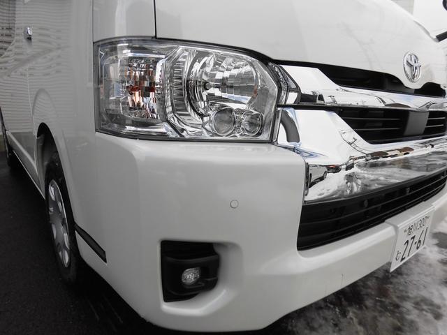 ハイエースワゴン グランドキャビン　寒冷地仕様　ホワイトパールクリスタルシャイン　パワースライドドア　バックドアイージークローザー　ＬＥＤヘッドライト　パノラミックビュー　デジタルインナーミラー　ＬＥＤフォグランプ　フロアマット（9枚目）