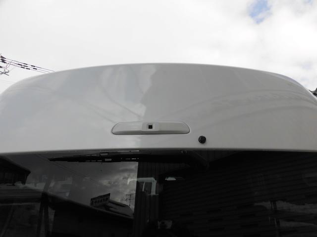 ハイエースワゴン グランドキャビン　寒冷地仕様　ホワイトパールクリスタルシャイン　パワースライドドア　バックドアイージークローザー　ＬＥＤヘッドライト　パノラミックビュー　デジタルインナーミラー　ＬＥＤフォグランプ　フロアマット（13枚目）