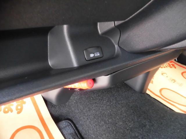 ハイエースワゴン グランドキャビン　寒冷地仕様　ホワイトパールクリスタルシャイン　パワースライドドア　バックドアイージークローザー　ＬＥＤヘッドライト　パノラミックビュー　デジタルインナーミラー　ＬＥＤフォグランプ　フロアマット（25枚目）