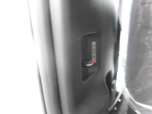 ハイエースワゴン グランドキャビン　寒冷地仕様　ホワイトパールクリスタルシャイン　パワースライドドア　バックドアイージークローザー　ＬＥＤヘッドライト　パノラミックビュー　デジタルインナーミラー　ＬＥＤフォグランプ　フロアマット（32枚目）