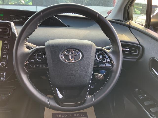 プリウス SセーフティプラスII 4WD ドライブレコーダー ETC クリアランスソナー レーンアシスト オートクルーズコントロール 衝突被害軽減システム バックカメラ ナビ アルミホイール オートマチックハイビーム オートライト(3枚目)