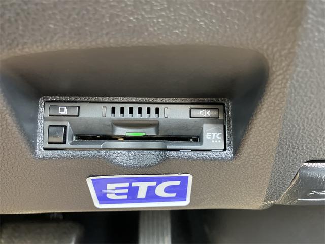 プリウス SセーフティプラスII 4WD ドライブレコーダー ETC クリアランスソナー レーンアシスト オートクルーズコントロール 衝突被害軽減システム バックカメラ ナビ アルミホイール オートマチックハイビーム オートライト(7枚目)