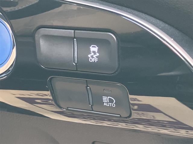 プリウス SセーフティプラスII 4WD ドライブレコーダー ETC クリアランスソナー レーンアシスト オートクルーズコントロール 衝突被害軽減システム バックカメラ ナビ アルミホイール オートマチックハイビーム オートライト(9枚目)