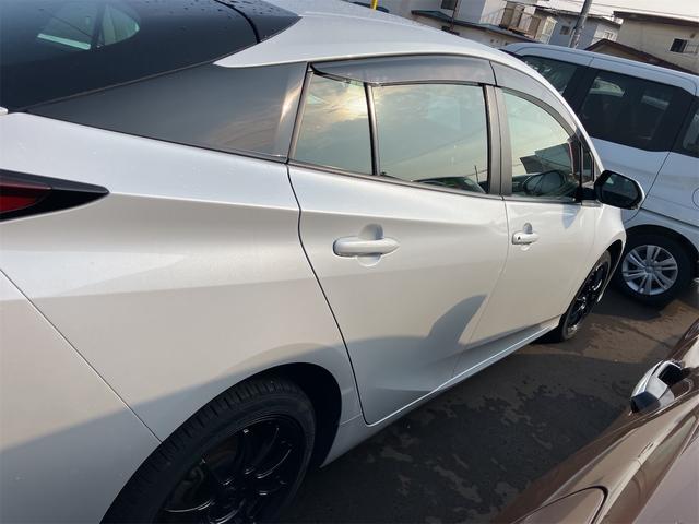 プリウス SセーフティプラスII 4WD ドライブレコーダー ETC クリアランスソナー レーンアシスト オートクルーズコントロール 衝突被害軽減システム バックカメラ ナビ アルミホイール オートマチックハイビーム オートライト(17枚目)