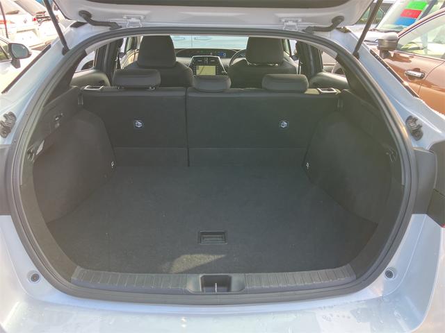 プリウス SセーフティプラスII 4WD ドライブレコーダー ETC クリアランスソナー レーンアシスト オートクルーズコントロール 衝突被害軽減システム バックカメラ ナビ アルミホイール オートマチックハイビーム オートライト(19枚目)