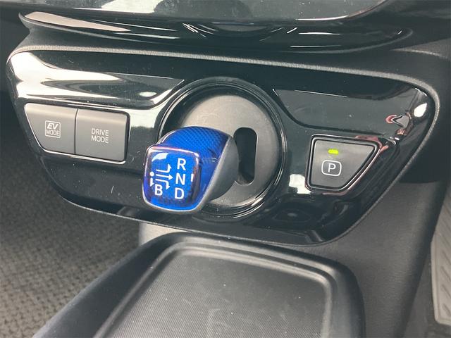 プリウス SセーフティプラスII 4WD ETC クリアランスソナー レーンアシスト オートクルーズコントロール 衝突被害軽減システム バックカメラ ナビ アルミホイール オートマチックハイビーム オートライト LEDヘッドランプ(5枚目)