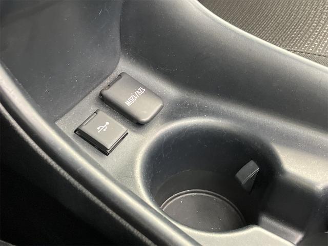 プリウス SセーフティプラスII 4WD ETC クリアランスソナー レーンアシスト オートクルーズコントロール 衝突被害軽減システム バックカメラ ナビ アルミホイール オートマチックハイビーム オートライト LEDヘッドランプ(6枚目)