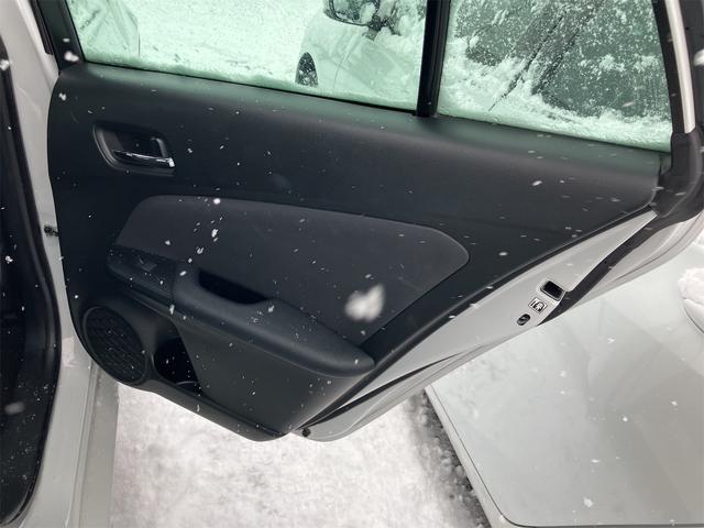 プリウス SセーフティプラスII 4WD ETC クリアランスソナー レーンアシスト オートクルーズコントロール 衝突被害軽減システム バックカメラ ナビ アルミホイール オートマチックハイビーム オートライト LEDヘッドランプ(24枚目)