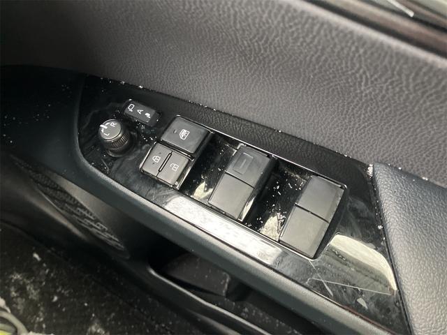 プリウス SセーフティプラスII 4WD ETC クリアランスソナー レーンアシスト オートクルーズコントロール 衝突被害軽減システム バックカメラ ナビ アルミホイール オートマチックハイビーム オートライト LEDヘッドランプ(26枚目)