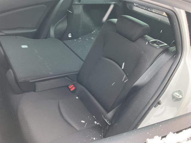 プリウス SセーフティプラスII 4WD ETC クリアランスソナー レーンアシスト オートクルーズコントロール 衝突被害軽減システム バックカメラ ナビ アルミホイール オートマチックハイビーム オートライト LEDヘッドランプ(33枚目)