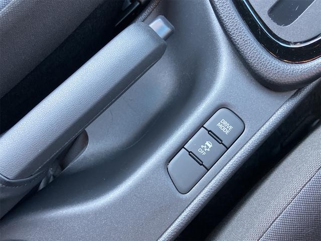 ヤリス G 4WD ETC ナビ クリアランスソナー オートクルーズコントロール レーンアシスト 衝突被害軽減システム オートマチックハイビーム オートライト スマートキー 電動格納ミラー CVT(7枚目)