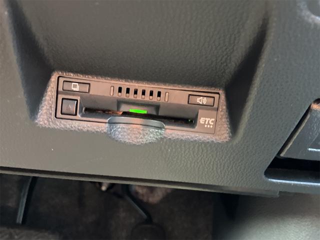 ヤリス G 4WD ETC ナビ クリアランスソナー オートクルーズコントロール レーンアシスト 衝突被害軽減システム オートマチックハイビーム オートライト スマートキー 電動格納ミラー CVT(9枚目)