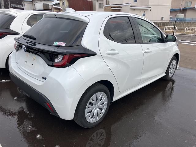 ヤリス ハイブリッドG 4WD ETC ナビ クリアランスソナー オートクルーズコントロール レーンアシスト 衝突被害軽減システム オートマチックハイビーム オートライト スマートキー 電動格納ミラー 100V電源 CVT(15枚目)