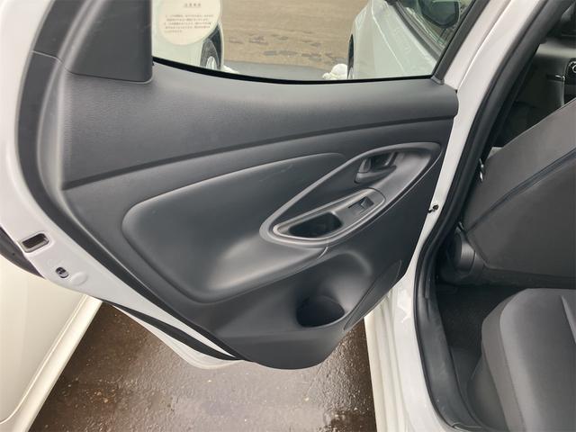 ヤリス ハイブリッドG 4WD ETC ナビ クリアランスソナー オートクルーズコントロール レーンアシスト 衝突被害軽減システム オートマチックハイビーム オートライト スマートキー 電動格納ミラー 100V電源 CVT(29枚目)