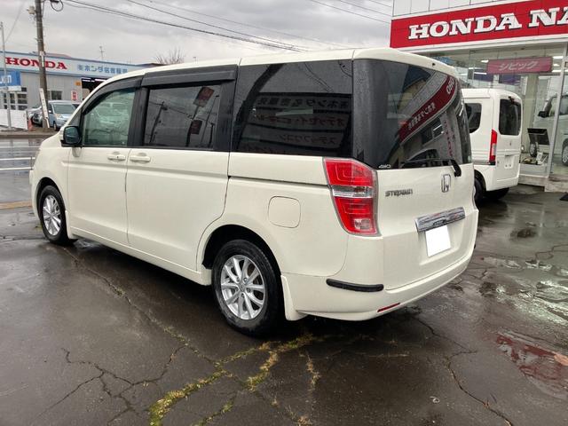 ステップワゴン L 4WD スマートキー ナビ ETC バックカメラ 後席モニタ 100V電源 ABS(4枚目)