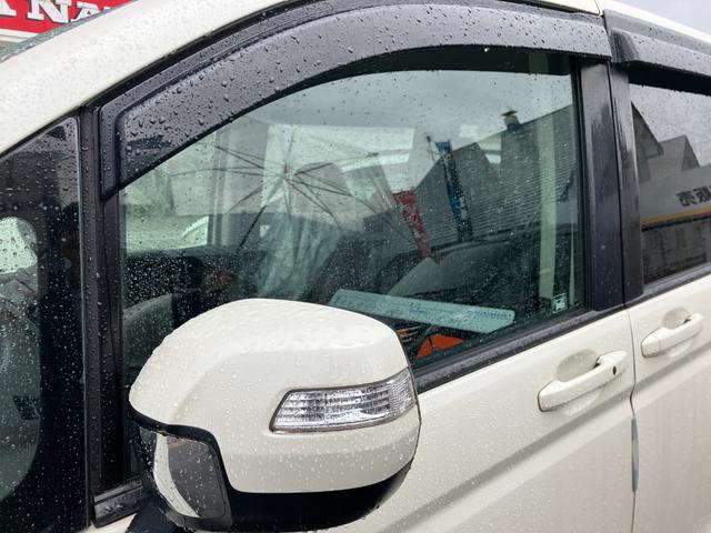 ステップワゴン L 4WD スマートキー ナビ ETC バックカメラ 後席モニタ 100V電源 ABS(10枚目)