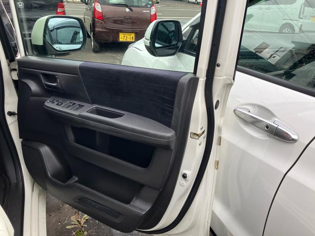 ステップワゴン L 4WD スマートキー ナビ ETC バックカメラ 後席モニタ 100V電源 ABS(12枚目)