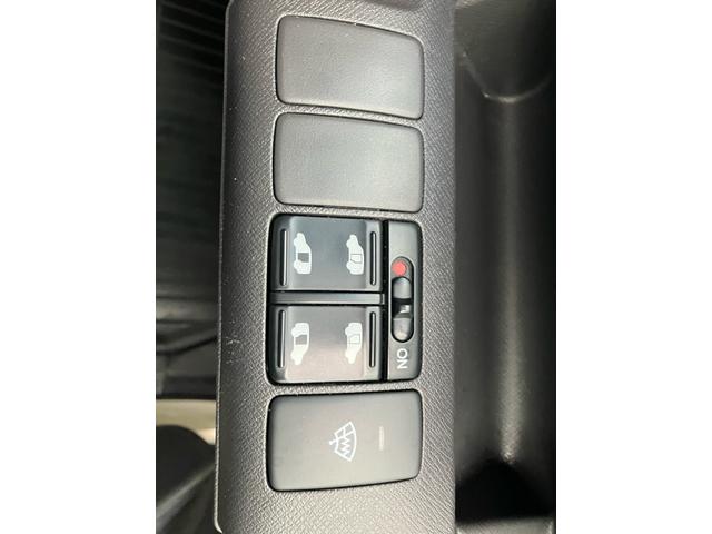 ステップワゴン L 4WD スマートキー ナビ ETC バックカメラ 後席モニタ 100V電源 ABS(15枚目)