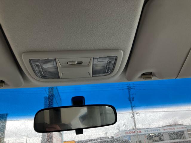 ステップワゴン L 4WD スマートキー ナビ ETC バックカメラ 後席モニタ 100V電源 ABS(28枚目)