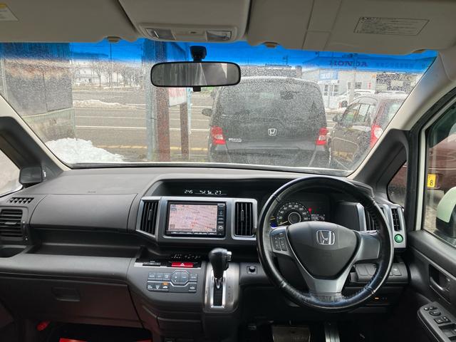 ステップワゴン L 4WD スマートキー ナビ ETC バックカメラ 後席モニタ 100V電源 ABS(33枚目)