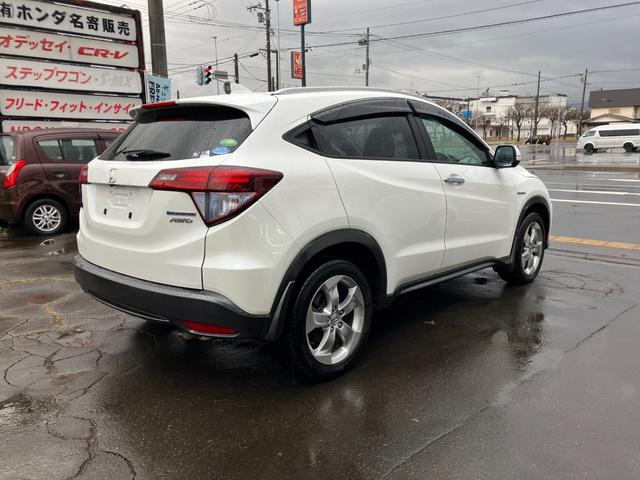 ヴェゼル ハイブリッドX 4WD スマートキー TV付ナビ バックカメラ アイドリングストップ ETC シートヒーター Bluetooth(5枚目)