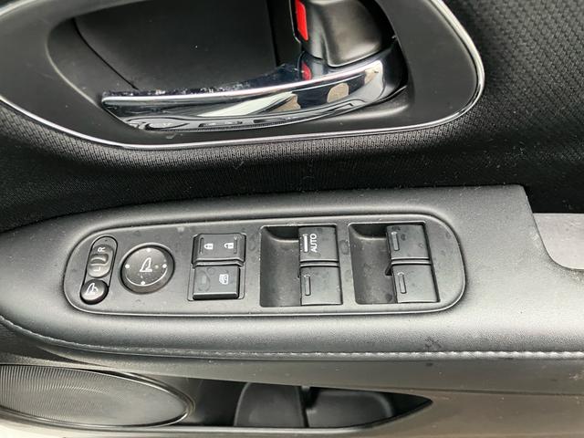 ヴェゼル ハイブリッドX 4WD スマートキー TV付ナビ バックカメラ アイドリングストップ ETC シートヒーター Bluetooth(10枚目)