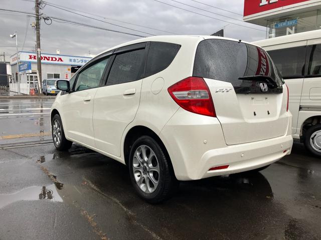 フィット L 4WD スマートキー TV付ナビ バックカメラ ETC(8枚目)