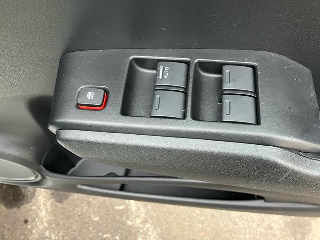 フィット L 4WD スマートキー TV付ナビ バックカメラ ETC(13枚目)