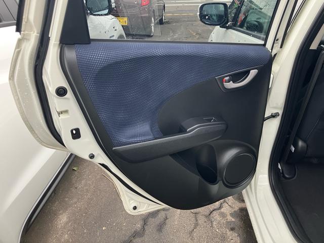 フィット L 4WD スマートキー TV付ナビ バックカメラ ETC(23枚目)