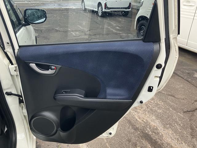 フィット L 4WD スマートキー TV付ナビ バックカメラ ETC(28枚目)