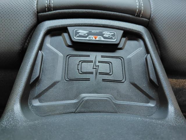 シボレーカマロ ファイナルエディション　５０台限定車　レカロシート　デジタルインナーミラー　バックカメラ　ＢＯＳＥ　ステアリングヒーター　シートヒーター　純正２０インチアルミ　ＥＴＣ　ＢＳＭ　カープレイ（19枚目）