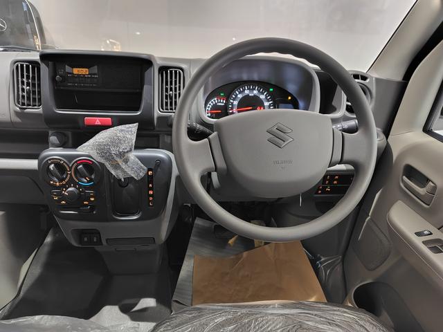 エブリイ ＰＡリミテッド　届出済未使用車　デュアルカメラブレーキサポート　リアパーキングセンサー　切替式４ＷＤ　レーンアシスト　アイドリングストップ　パワーウィンドウ　横滑り防止装置　マニュアルエアコン　オートライト（6枚目）