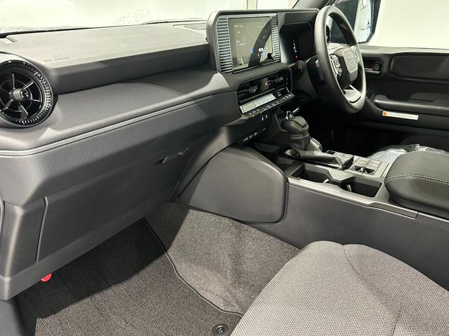 ランドクルーザー２５０ ＧＸ　登録済未使用車　純正８インチナビ・フルセグＴＶ　パノラミックビューモニター　純正フロアマット　ＬＥＤヘッドライト　フォグランプ　オートハイビーム　レーダークルーズコントロール　ＥＴＣ２．０（27枚目）