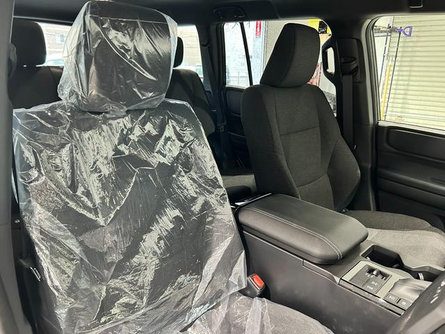 ランドクルーザー２５０ ＧＸ　登録済未使用車　純正８インチナビ・フルセグＴＶ　パノラミックビューモニター　純正フロアマット　ＬＥＤヘッドライト　フォグランプ　オートハイビーム　レーダークルーズコントロール　ＥＴＣ２．０（28枚目）