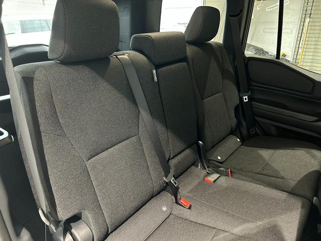 ランドクルーザー２５０ ＧＸ　登録済未使用車　純正８インチナビ・フルセグＴＶ　パノラミックビューモニター　純正フロアマット　ＬＥＤヘッドライト　フォグランプ　オートハイビーム　レーダークルーズコントロール　ＥＴＣ２．０（30枚目）