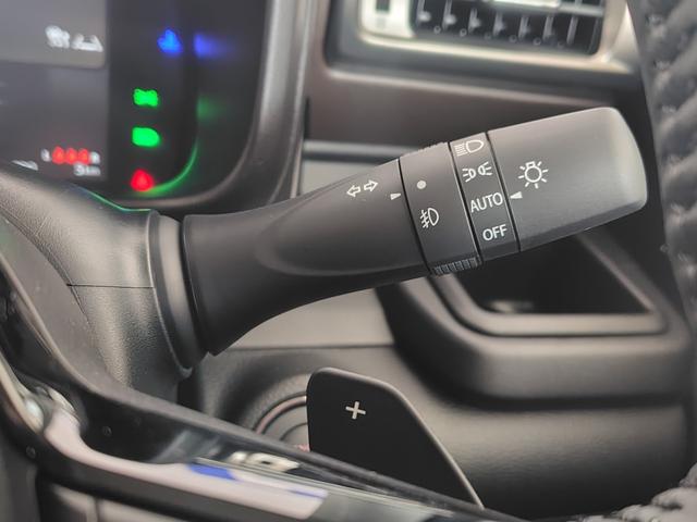 クロスビー ハイブリッドＭＺ　登録済未使用車　全方位モニター付きメモリーナビ　両席シートヒーター　オートライト　ＬＥＤヘッドランプ　横滑り防止装置　アイドリングストップ　衝突軽減システム　スズキコネクト対応　純正１６インチＡＷ（10枚目）